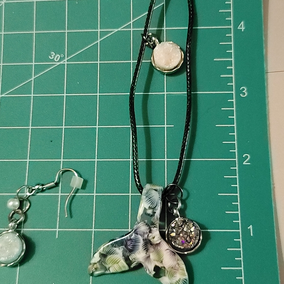 The Mermaid's Treasure Necklace Set - Picture 2 of 5